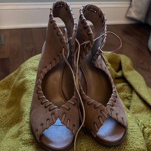 Lovingly worn Nine West HOT STUFF Heels Size 8.5